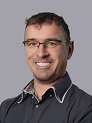 Dr. Jan Henkel Dr. Jan Henkel
