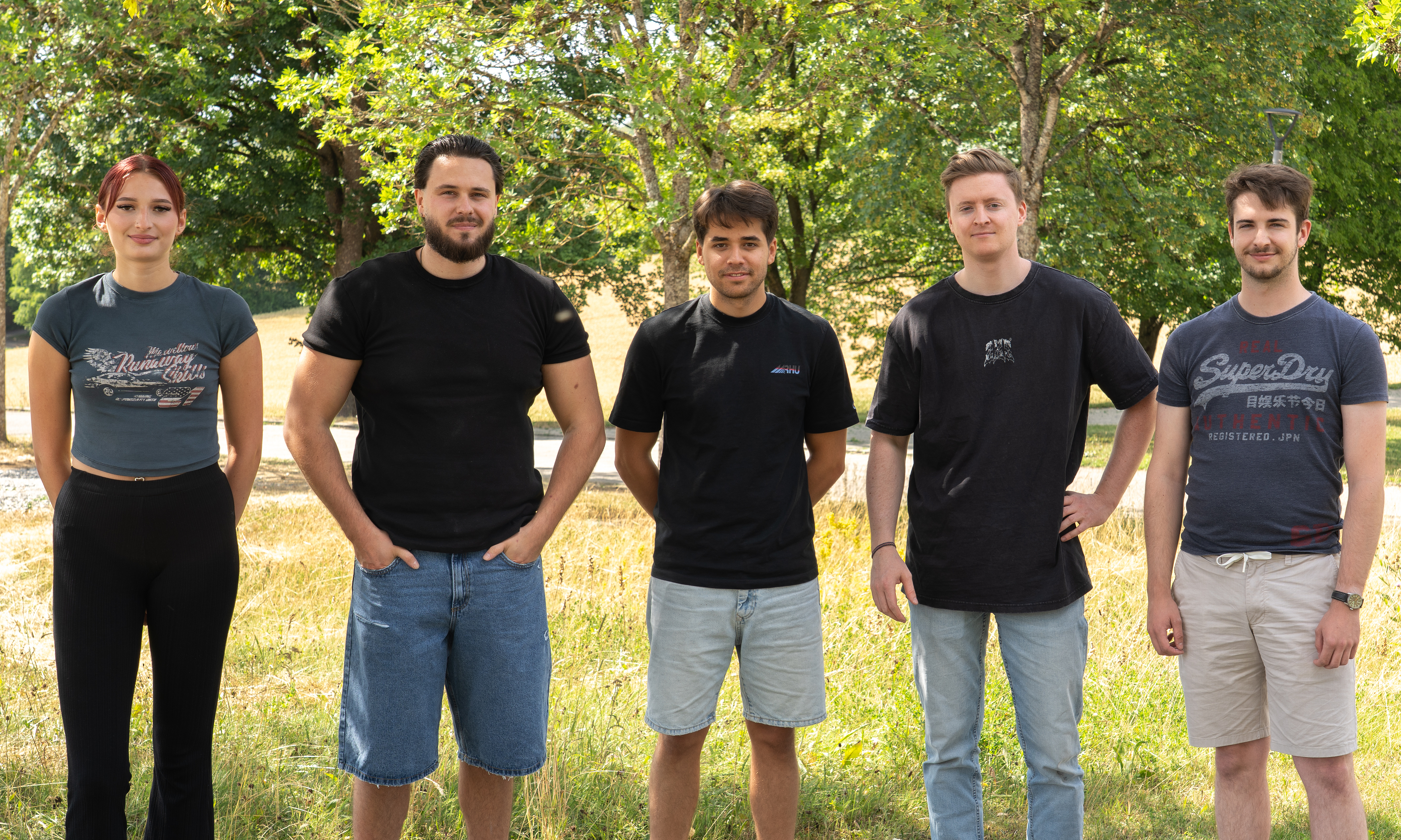 Gruppenfoto der Projektgruppe "Automatisiertes Gewächshaus mit KI-Unterstützung"