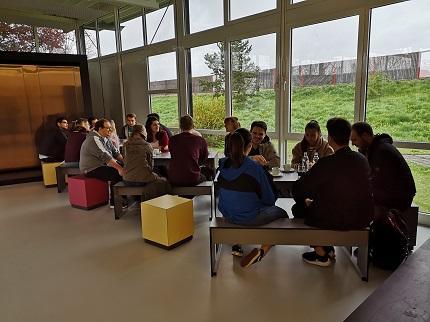 Studenten besuchen mit Prof. Dr. Andreas Schmid die Firma Kemmlit Bauelemente GmbH in Dußlingen