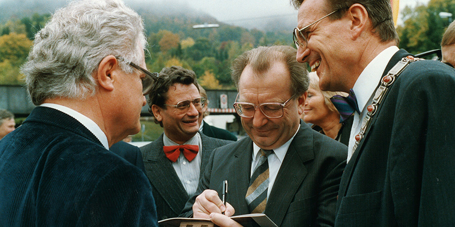 Zur Eröffnung des Standorts Albstadt kommt 1988 auch der damalige Ministerpräsident Lothar Späth.