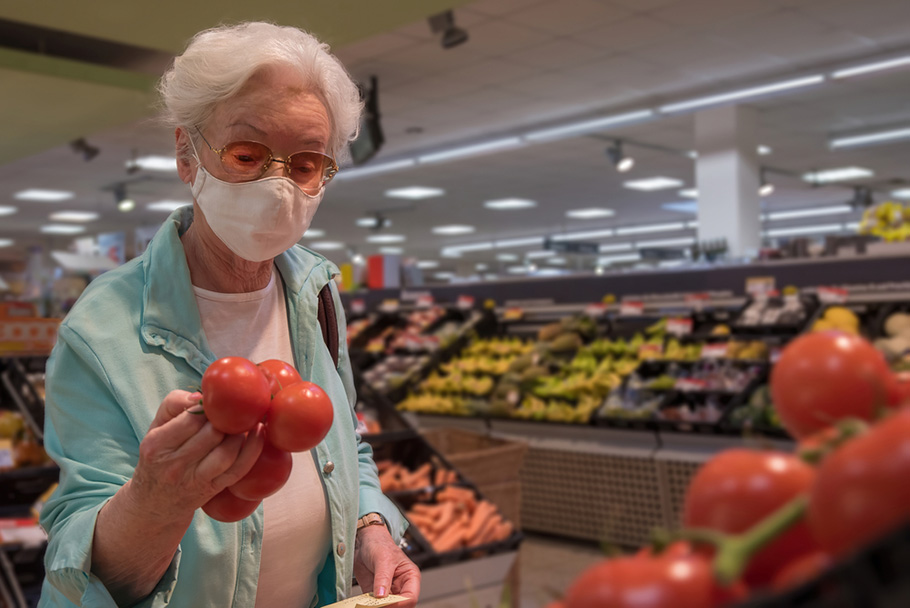 Seniorinnen und Senioren essen mehr Gemüse und Salat als vor der Coronapandemie, dafür kommen Familien jetzt öfter zu gemeinsamen Mahlzeiten zusammen.
